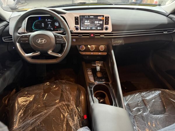 HYUNDAI ELANTRA - Image 7
