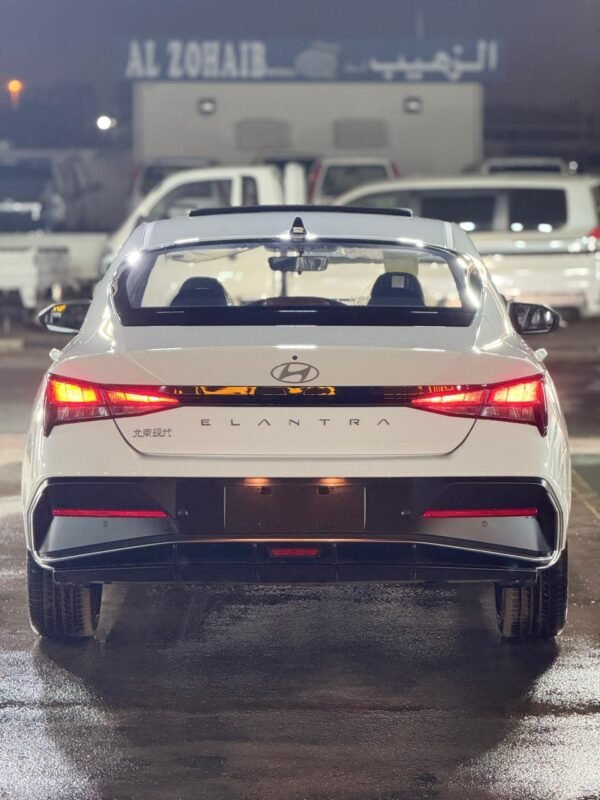 HYUNDAI ELANTRA - Image 8