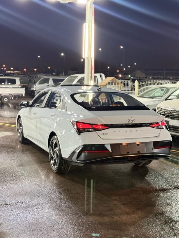 HYUNDAI ELANTRA - Image 9